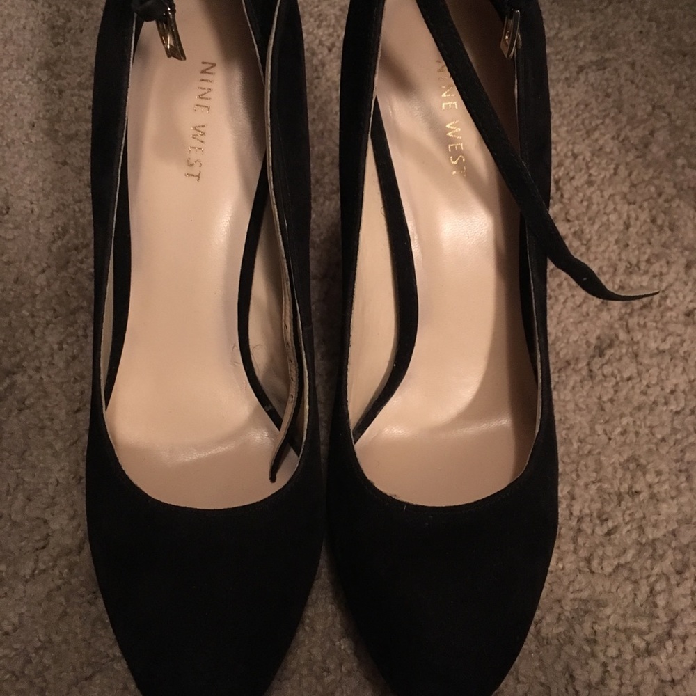 Black high heel pump